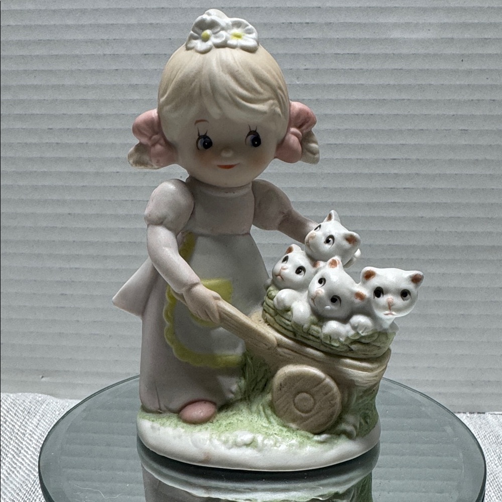 Homco Blonde Girl w/ Wheelbarrow Full of Kittens Porcelain Figurine 1402 Vintage